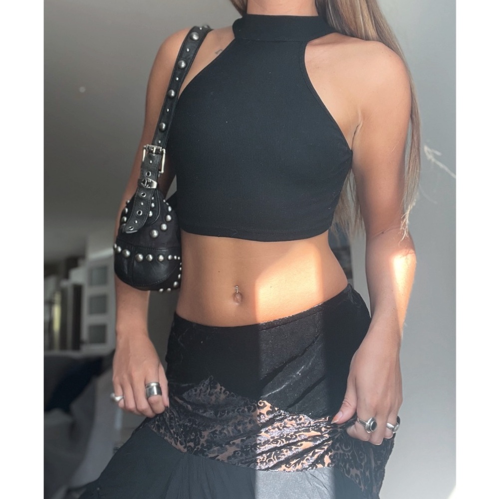 Vintage | Black Ribbed Mock Neck Crop Top - Picture 4 of 6
